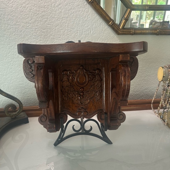 Vintage carved wood Shelf with wood brackets ready to hang - Picture 1 of 10